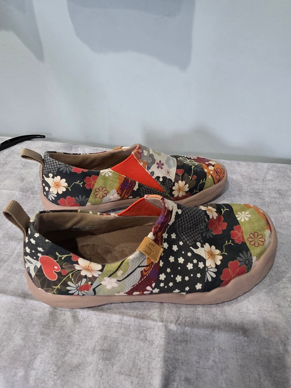 UIN Women’s Size 8 Floral Slip On Walking Shoes Colorful Art Casual Comfort